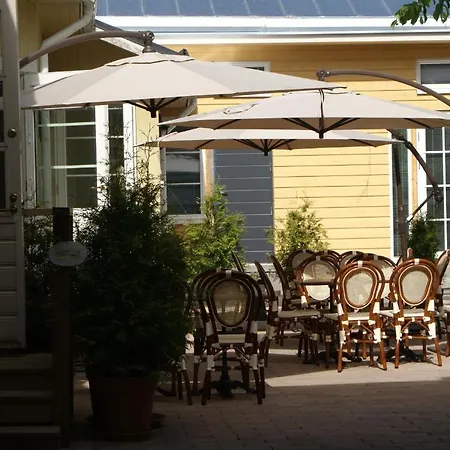 Cafe & Pusa Hotel 3*